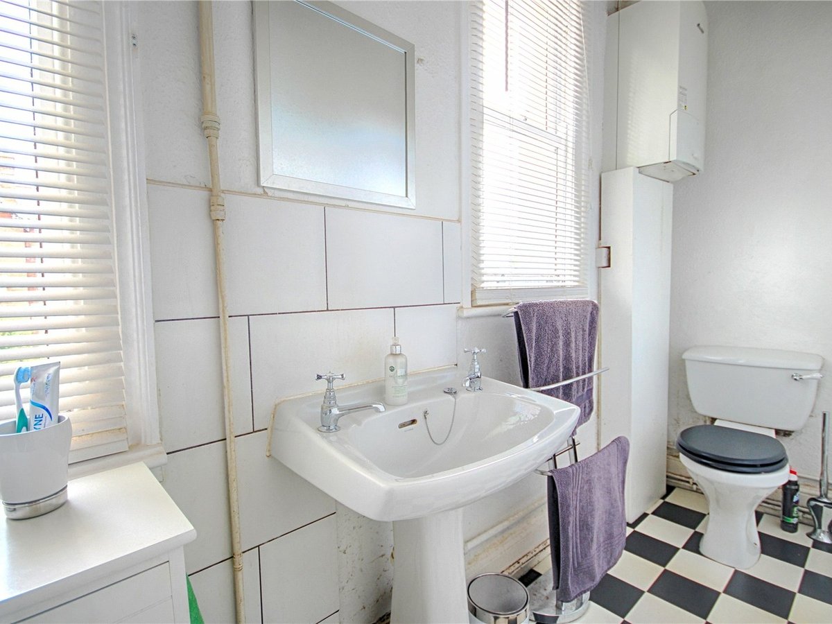 1 bedroom  Flat/Apartment for sale in Gloucestershire - Slide-12
