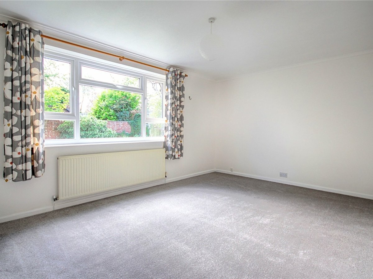 2 bedroom  Flat/Apartment for sale in Gloucestershire - Slide-8
