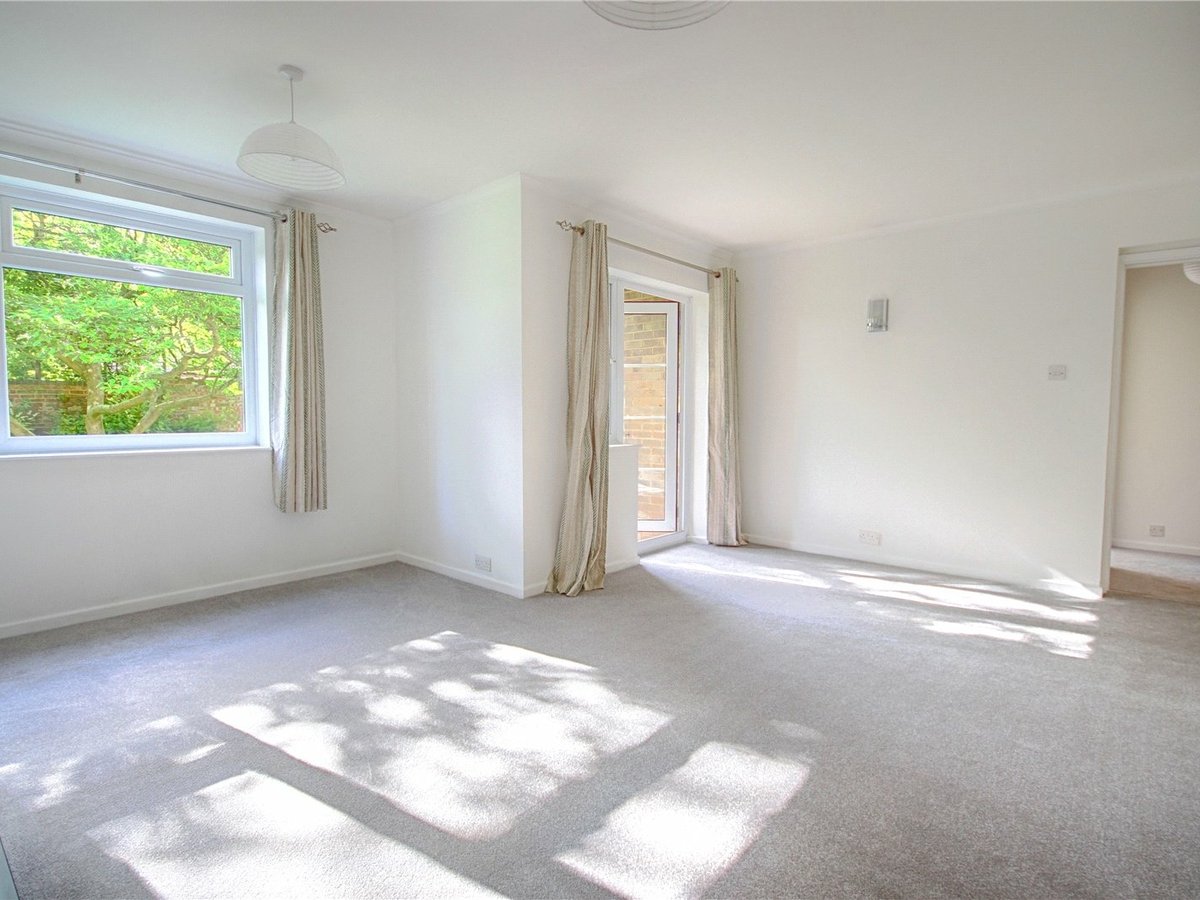 2 bedroom  Flat/Apartment for sale in Gloucestershire - Slide-5