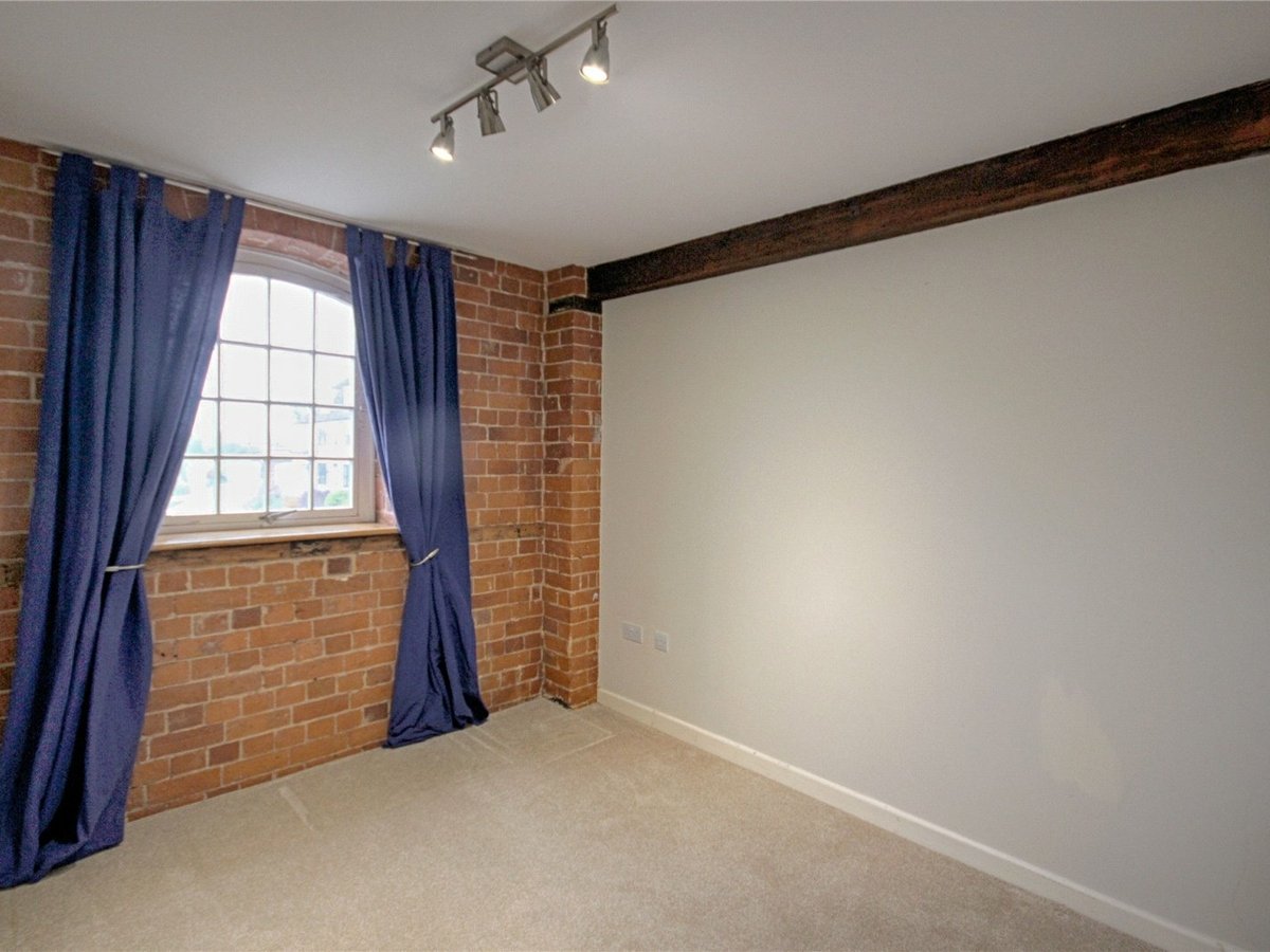 3 bedroom  Flat/Apartment for sale in Gloucestershire - Slide-8