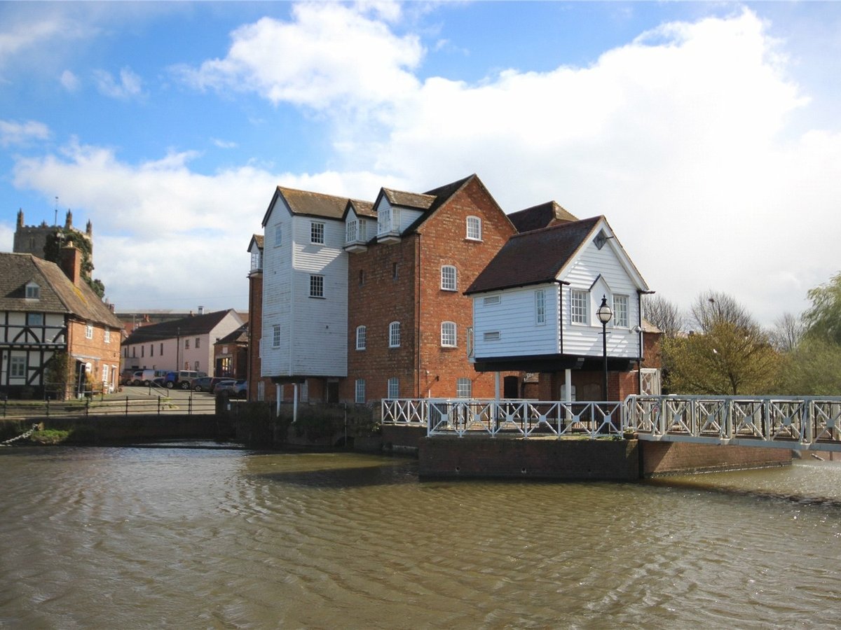 3 bedroom  Flat/Apartment for sale in Gloucestershire - Slide-1