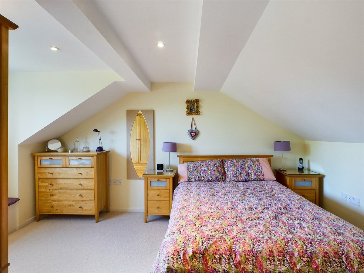 3 bedroom  House for sale in Gloucestershire - Slide-12