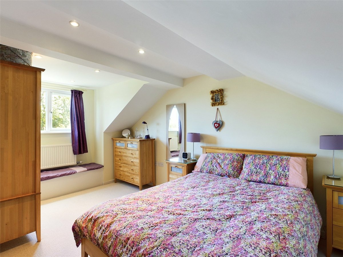 3 bedroom  House for sale in Gloucestershire - Slide-13